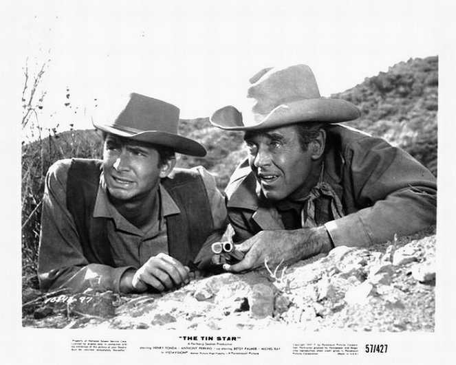 A seriffjelvény - Vitrinfotók - Anthony Perkins, Henry Fonda