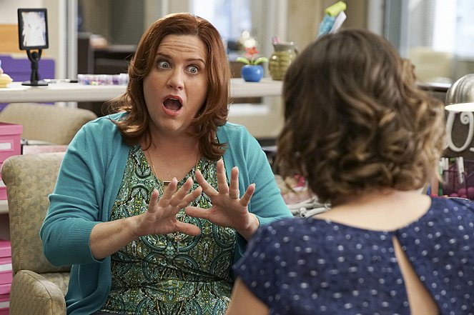 Crazy Ex-Girlfriend - Season 2 - Where Is Josh's Friend? - Photos - Donna Lynne Champlin