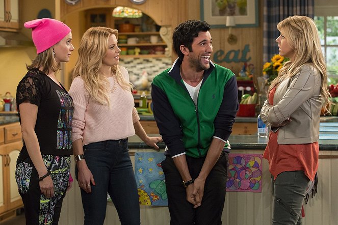 Fuller House - Welcome Back - Photos - Andrea Barber, Candace Cameron Bure, Juan Pablo Di Pace, Jodie Sweetin