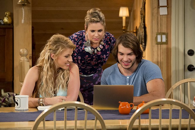 Fuller House - A Tangled Web - Photos - Jodie Sweetin, Andrea Barber, Adam Hagenbuch