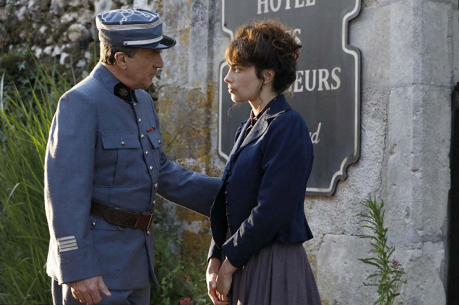 The Red Collar - Photos - François Cluzet, Sophie Verbeeck