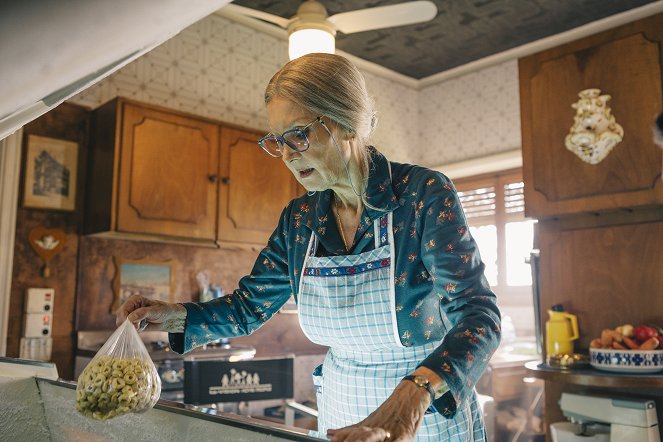 Metti la nonna in freezer - Filmfotók - Barbara Bouchet