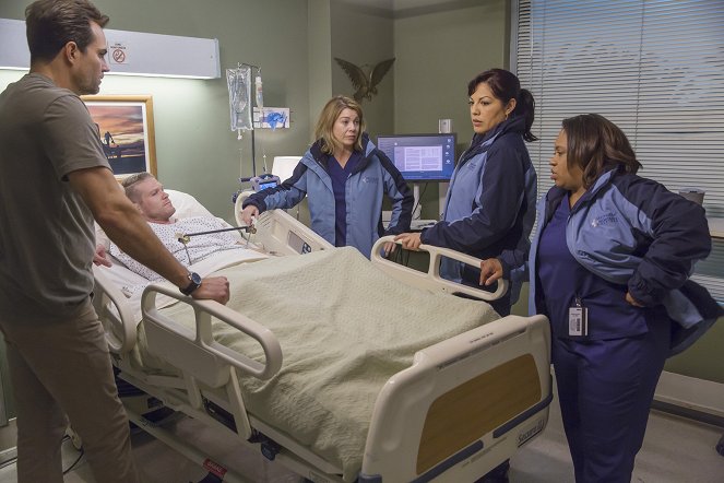 Grey's Anatomy - All Eyez on Me - Photos - Scott Elrod, Ellen Pompeo, Sara Ramirez, Chandra Wilson