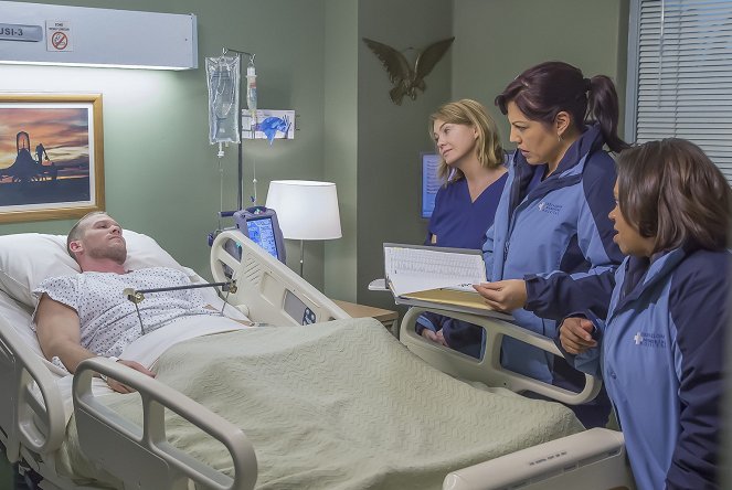 Chirurdzy - Na świeczniku - Z filmu - Ellen Pompeo, Sara Ramirez, Chandra Wilson
