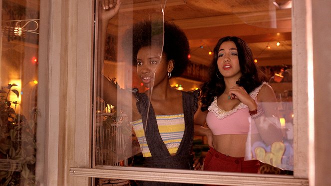 The Get Down - Darkness is Your Candle - Van film - Stefanée Martin, Shyrley Rodriguez