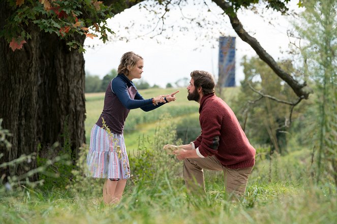 Ciche miejsce - Z filmu - Millicent Simmonds, John Krasinski