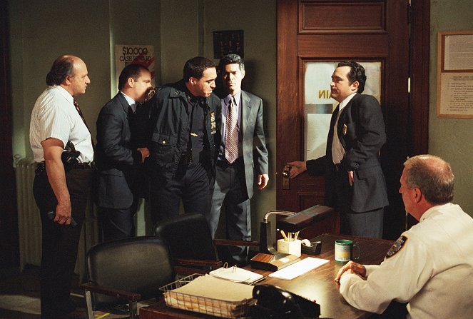 NYPD Blue - Season 10 - Laughlin All the Way to the Clink - Photos