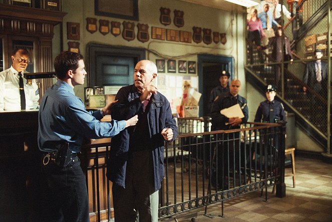 NYPD Blue - Laughlin All the Way to the Clink - Photos