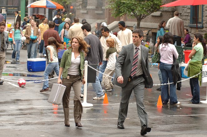 Kriminálka New York - Season 2 - Obhaj si svůj post - Z filmu - Anna Belknap, Eddie Cahill