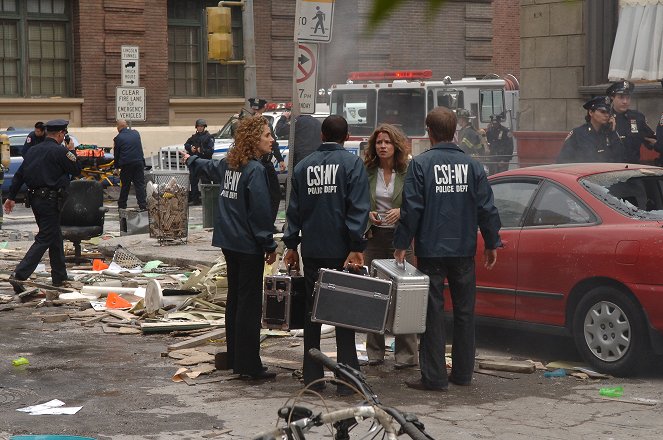 Les Experts : Manhattan - Season 2 - Peur sur la ville - Film - Melina Kanakaredes, Anna Belknap