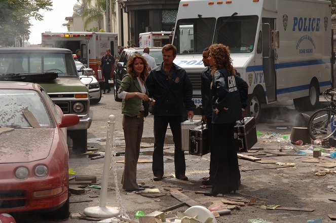 CSI: Kryminalne zagadki Nowego Jorku - Season 2 - Przesyłka - Z filmu - Anna Belknap, Carmine Giovinazzo, Hill Harper, Melina Kanakaredes