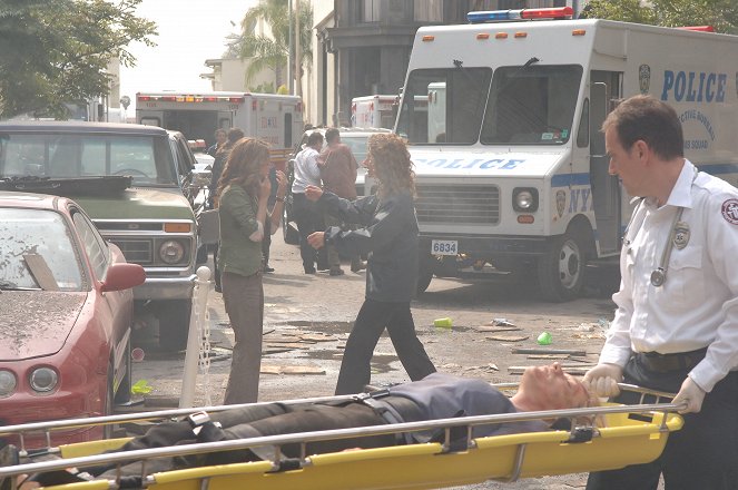 CSI: New York - Bombenalarm - Filmfotos - Anna Belknap, Melina Kanakaredes