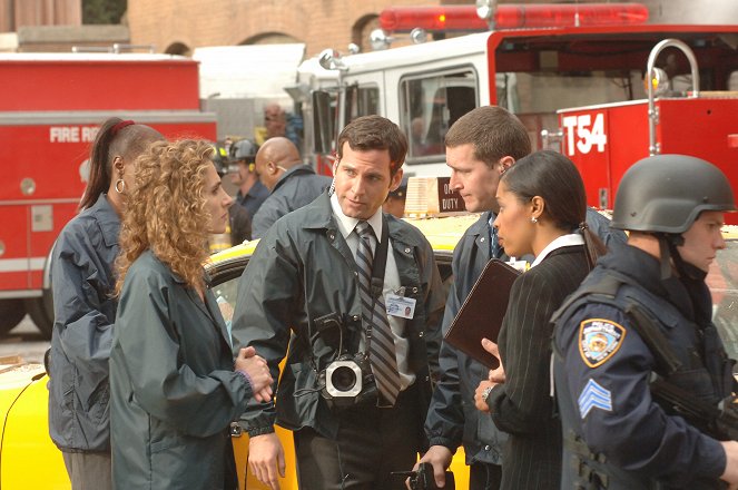 CSI: Kryminalne zagadki Nowego Jorku - Przesyłka - Z filmu - Melina Kanakaredes, Eion Bailey