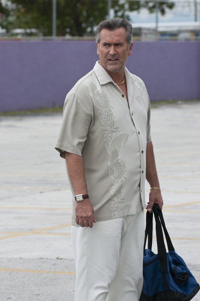 Burn Notice - Season 4 - Guilty as Charged - Photos - Bruce Campbell