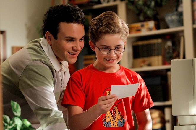The Goldbergs - Shall We Play a Game? - Photos - Troy Gentile, Sean Giambrone