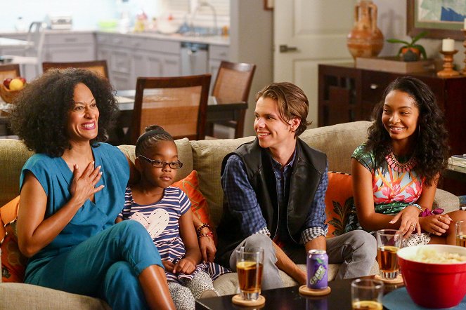 Black-ish - Season 1 - Andre from Marseille - Photos - Tracee Ellis Ross, Marsai Martin, Yara Shahidi