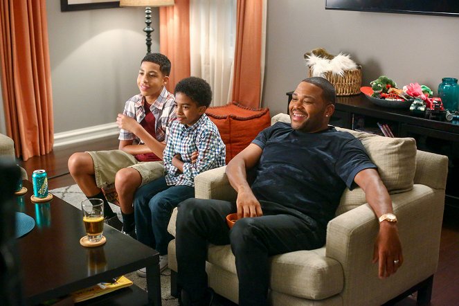 Black-ish - Andre from Marseille - Van film - Marcus Scribner, Miles Brown, Anthony Anderson