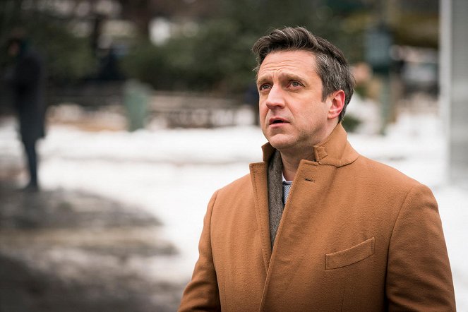 Law & Order: Special Victims Unit - The Undiscovered Country - Van film - Raúl Esparza