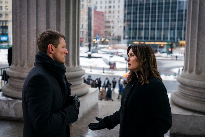 Law & Order: Special Victims Unit - Season 19 - The Undiscovered Country - Photos - Philip Winchester, Mariska Hargitay