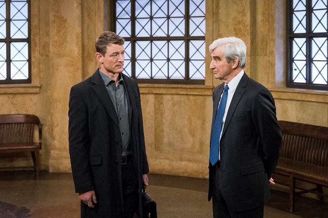 Law & Order: Special Victims Unit - Season 19 - The Undiscovered Country - Photos - Philip Winchester, Sam Waterston