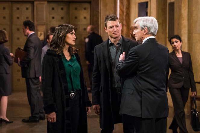 Law & Order: Special Victims Unit - The Undiscovered Country - Van film - Mariska Hargitay, Philip Winchester, Sam Waterston