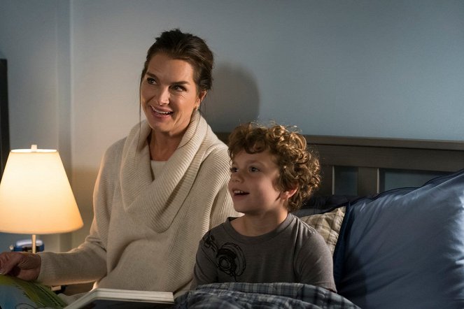 Law & Order: Special Victims Unit - Season 19 - Unintended Consequences - Photos - Brooke Shields, Ryan Buggle