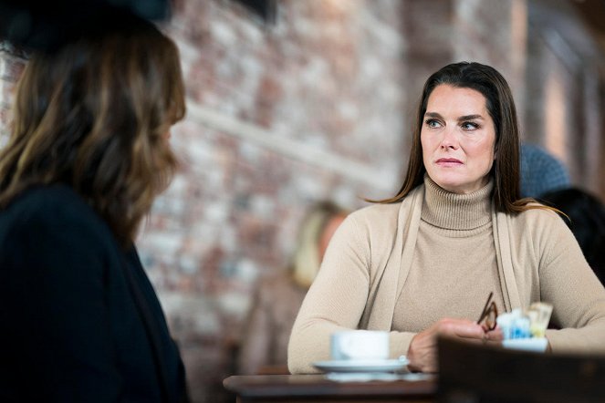 Ley y Orden: Unidad de Víctimas Especiales - Complicated - De la película - Brooke Shields