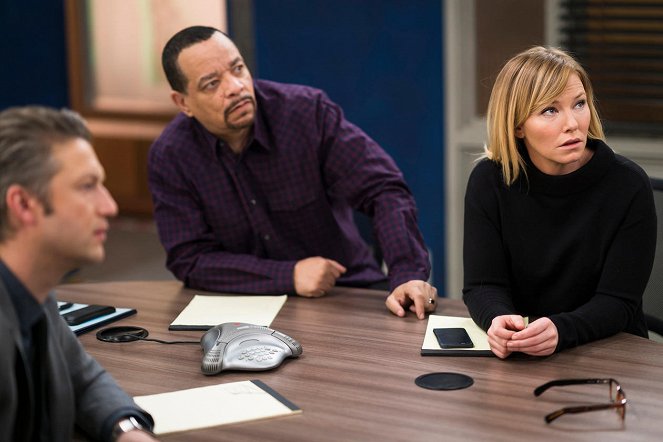 Law & Order: Special Victims Unit - The Newsroom - Photos - Ice-T, Kelli Giddish
