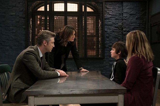 Law & Order: Special Victims Unit - Das Recht des Stärkeren - Filmfotos - Peter Scanavino, Mariska Hargitay, Lincoln Melcher