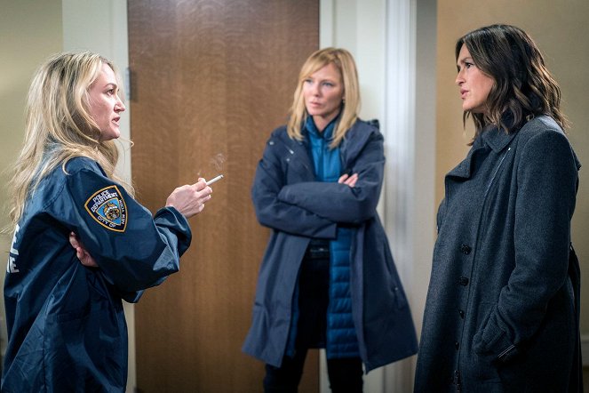 Law & Order: Special Victims Unit - Season 18 - Motherly Love - Photos - Sarah Wynter, Kelli Giddish, Mariska Hargitay