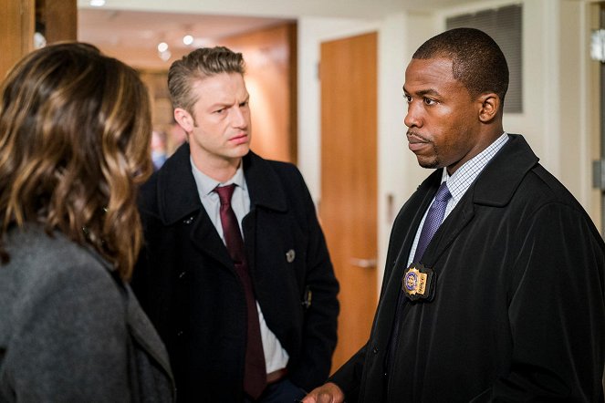 Law & Order: Special Victims Unit - Season 18 - Motherly Love - Photos - Peter Scanavino