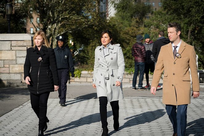 Law & Order: Special Victims Unit - Alpha-Tier - Filmfotos - Kelli Giddish, Mariska Hargitay, Peter Scanavino