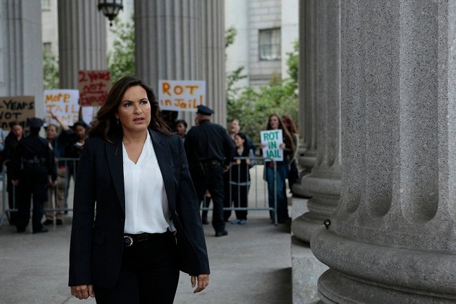 Law & Order: Special Victims Unit - Season 18 - Rape Interrupted - Photos - Mariska Hargitay