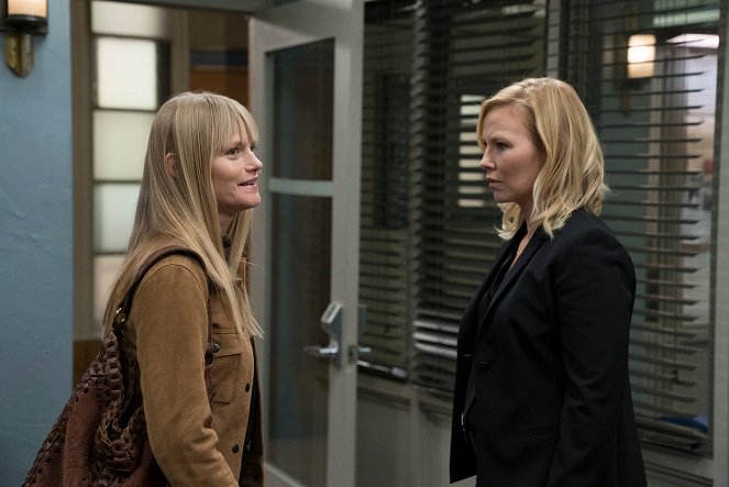Law & Order: Special Victims Unit - Season 18 - Heightened Emotions - Photos - Lindsay Pulsipher, Kelli Giddish