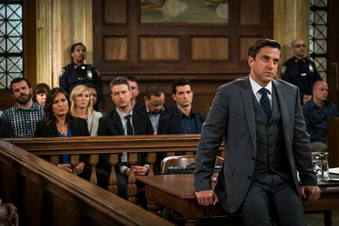 Law & Order: Special Victims Unit - Season 18 - Heightened Emotions - Photos - Raúl Esparza