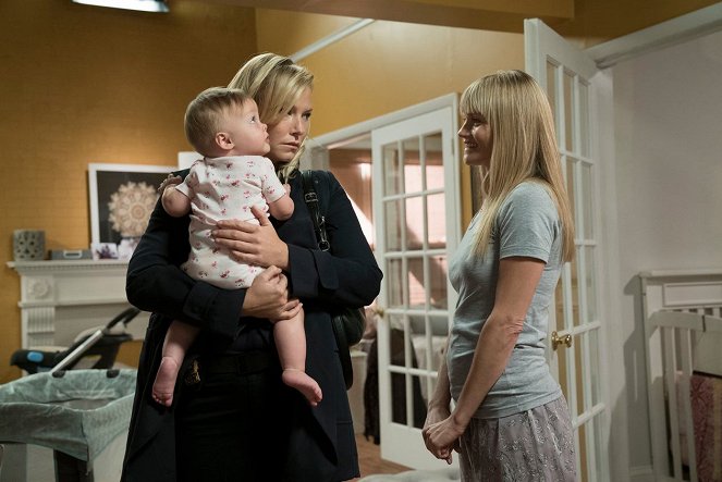 Law & Order: Special Victims Unit - Season 18 - Heightened Emotions - Photos - Kelli Giddish, Lindsay Pulsipher