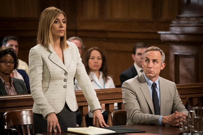 Law & Order: Special Victims Unit - Season 18 - Imposter - Photos - Callie Thorne, Wallace Langham