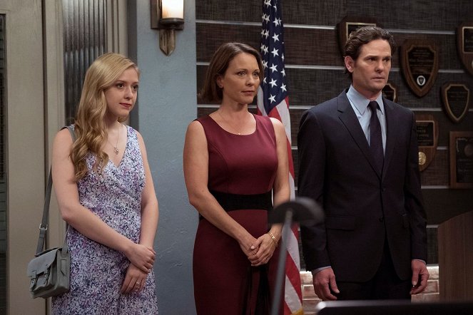 Law & Order: Special Victims Unit - Making a Rapist - Photos - Kelli Williams, Henry Thomas