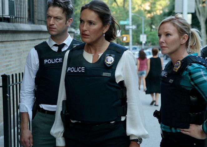 Law & Order: Special Victims Unit - Season 18 - Terrorized - Photos - Peter Scanavino, Mariska Hargitay, Kelli Giddish