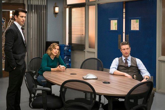 Law & Order: Special Victims Unit - Nationwide Manhunt - Photos - Andy Karl, Sophia Bush, Peter Scanavino