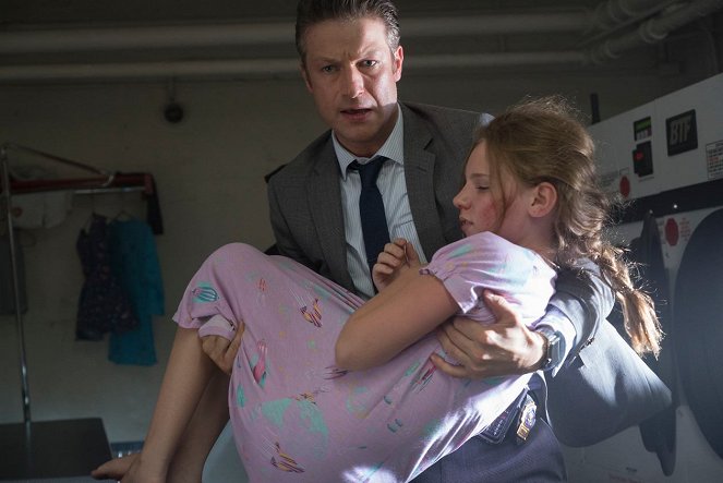 Law & Order: Special Victims Unit - Season 17 - Community Policing - Photos - Peter Scanavino, Kylie McVey