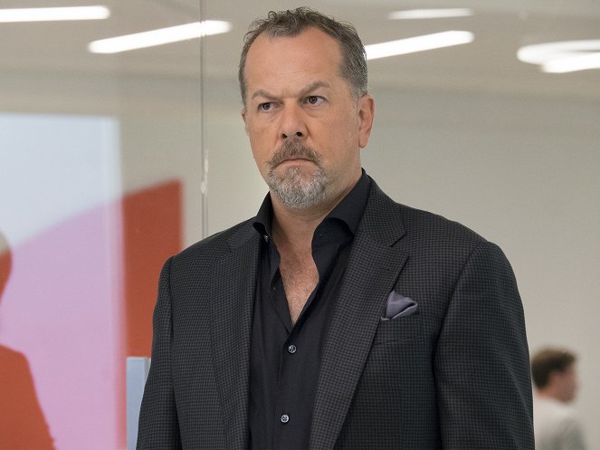 Billions - Tie Goes to the Runner - Photos - David Costabile