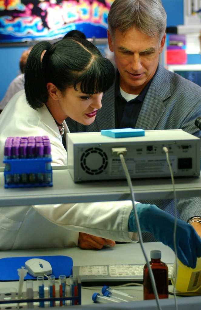 NCIS: Naval Criminal Investigative Service - Season 1 - Sprung in den Tod - Filmfotos - Pauley Perrette, Mark Harmon