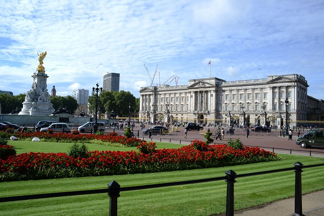 Inside Buckingham Palace - De la película
