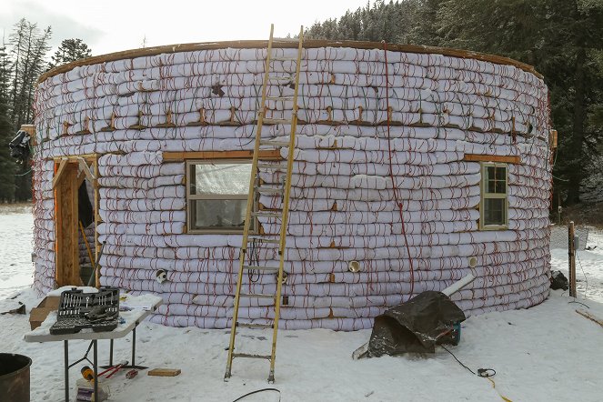 Stavět mimo civilizační sítě: Hliněný dům v Montaně - Z filmu