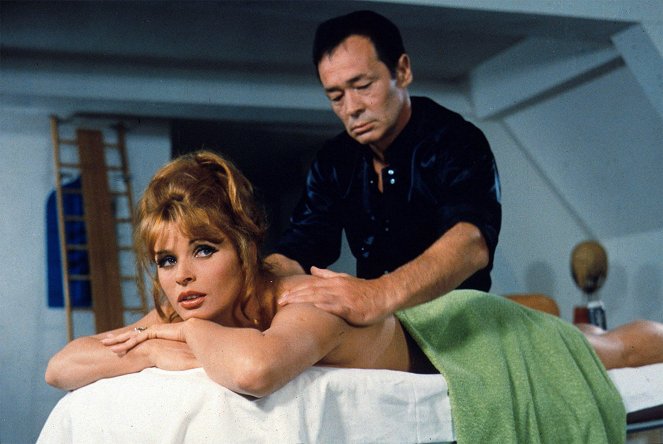 Mit teuflischen Grüßen - Filmfotos - Senta Berger, Peter Mosbacher