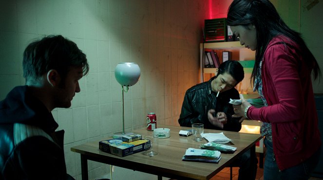 Das richtige Leben - De la película - Vincent Redetzki, Yung Ngo, Mai Duong Kieu