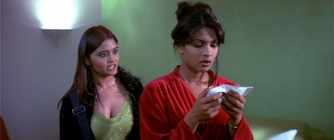 Asambhav - De la película - Priyanka Chopra Jonas