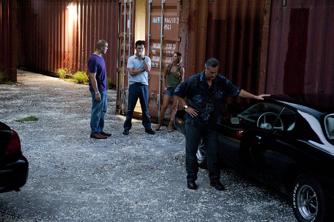 Burn Notice - Dead or Alive - Photos - Coby Bell, Jeffrey Donovan, Gabrielle Anwar, Bruce Campbell