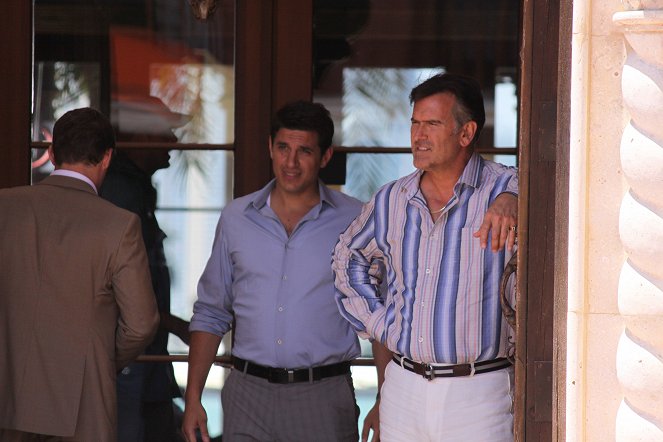 Burn Notice - Square One - Photos - Bruce Campbell